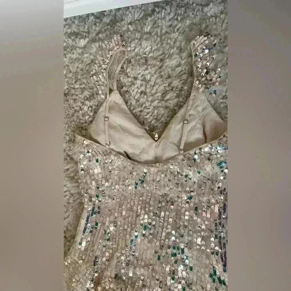 NWT: Needle & Thread Scarlett Sequin Gown Champagne/Silver - Women’s - Size 4 - Picture 14 of 17